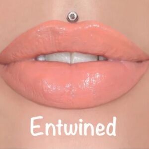 Jeffree Star Supreme Gloss entwined color light New